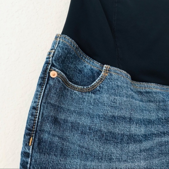 Isabel Maternity by Ingrid & Isabel Over Belly Midi Maternity Jean Shorts - Picture 5 of 7